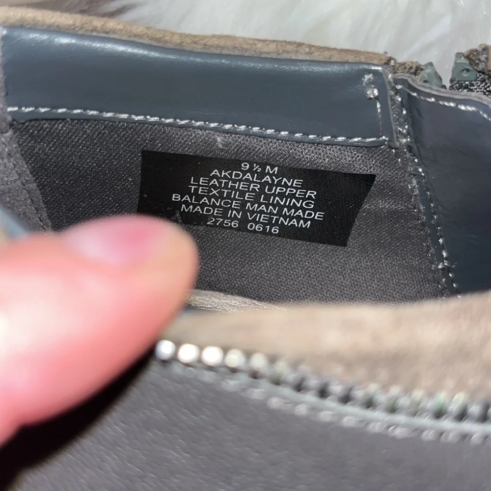 Anne Klein Dalayne Dark Grey Leather Ankle Booties Sz 8 y2K Zipper Detail